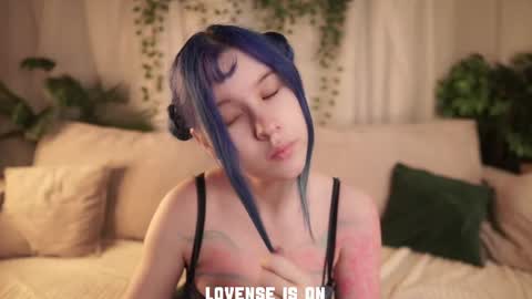 Eliz online show from December 17, 1:11 am