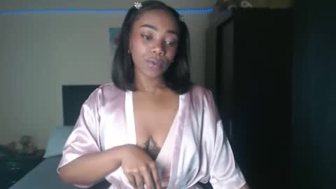 Snapshot of bhritany_brow chatting on March 11, 3:05 am Bhri online show from March 11, 3:05 am