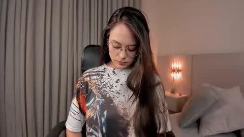 Snapshot of bianca_1035 chatting on December 14, 2:28 am Bian online show from December 14, 2:28 am