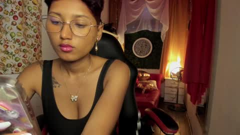 Snapshot of bianca_and_maxwell chatting on December 19, 1:07 am bianca and maxwell online show from December 19, 1:07 am