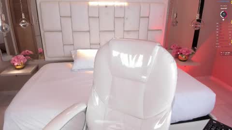 Snapshot of biancax_ chatting on November 27, 4:03 am Hi Im Bianca online show from November 27, 4:03 am