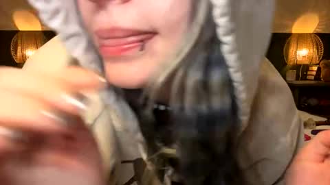 Ellie  online show from April 10, 4:28 am