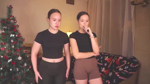 Snapshot of bibandboba_ chatting on December 2, 1:39 pm Lisa and Alice online show from December 2, 1:39 pm