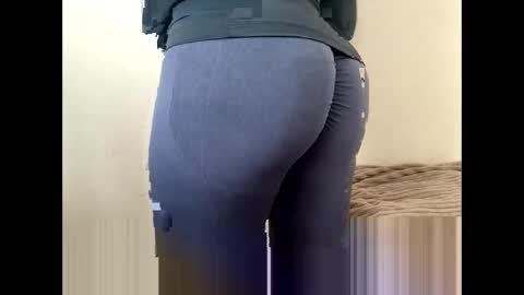 Snapshot of bibiroyce chatting on December 24, 9:39 am Bibi Royce online show from December 24, 9:39 am