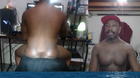 Snapshot of bicepsandfrot chatting on April 11, 8:07 am BicepsandFrot online show from April 11, 8:07 am