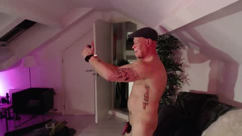 Snapshot of bickel chatting on January 7, 3:14 am Bickel online show from January 7, 3:14 am