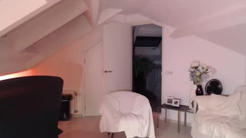 Snapshot of bickel chatting on November 9, 5:50 am Bickel online show from November 9, 5:50 am