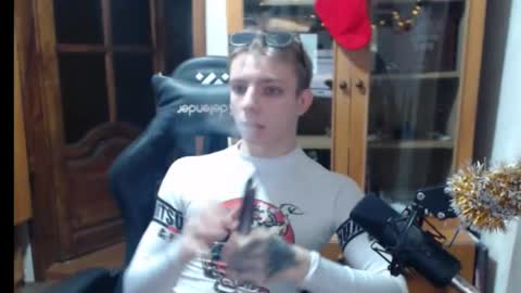 Snapshot of big_joni chatting on December 17, 9:26 am big_joni online show from December 17, 9:26 am