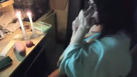 Snapshot of big_mam chatting on January 8, 1:32 am mom online show from January 8, 1:32 am