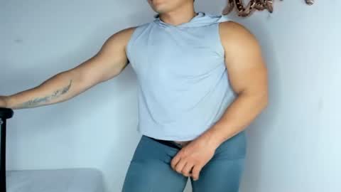 Snapshot of big_pecs_1 chatting on July 10, 6:39 am LEO online show from July 10, 6:39 am