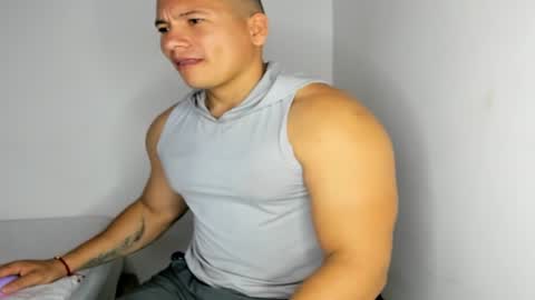 Snapshot of big_pecs_1 chatting on July 11, 2:25 am LEO online show from July 11, 2:25 am