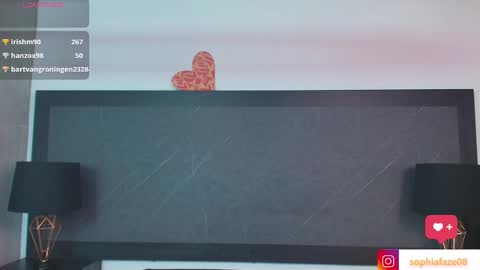 Snapshot of big_tits_in_your_face chatting on March 6, 4:52 am Tell me Sophia  online show from March 6, 4:52 am