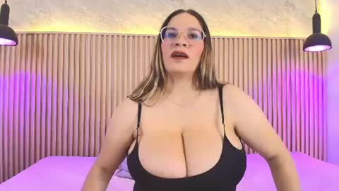 Snapshot of big_tits_in_your_face chatting on June 26, 9:30 pm Tell me Sophia online show from June 26, 9:30 pm