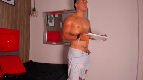 Tylerr online show from October 3, 8:39 pm