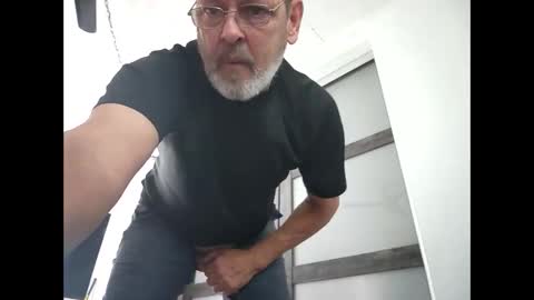 Snapshot of bigal9816192 chatting on December 12, 6:10 pm bigal9816192 online show from December 12, 6:10 pm