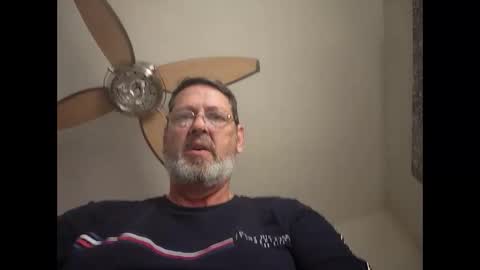 Snapshot of bigal9816192 chatting on December 23, 4:28 pm bigal9816192 online show from December 23, 4:28 pm