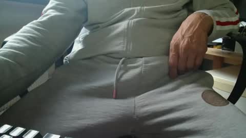 Snapshot of bigassbigdick66 chatting on May 18, 6:25 pm bigassbigdick66 online show from May 18, 6:25 pm