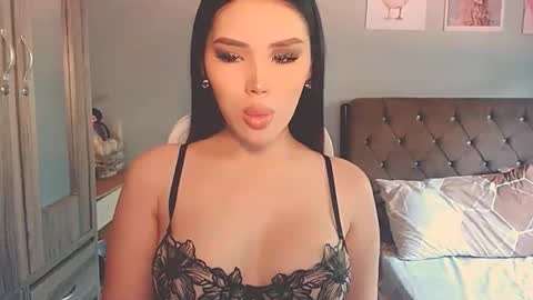 Mia online show from March 24, 4:50 am