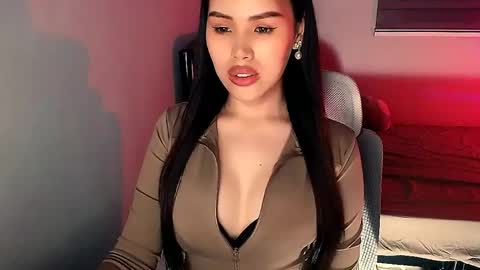 Snapshot of bigassslutdoll chatting on June 8, 1:11 pm Mia online show from June 8, 1:11 pm