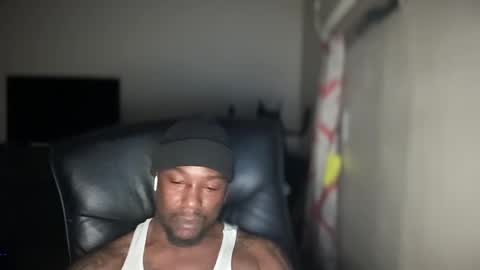 Snapshot of bigbackwoodcali chatting on March 1, 1:22 am bigbackwoodcali online show from March 1, 1:22 am