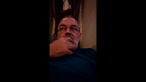 Snapshot of bigbibear88 chatting on May 24, 9:09 pm bigbibear88 online show from May 24, 9:09 pm