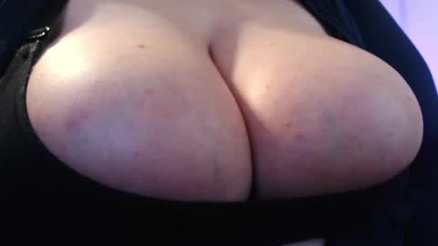 bigbittiesandfun online show from April 23, 11:40 pm