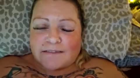 Snapshot of bigblueeyesmomma chatting on December 4, 12:19 am Tiffany online show from December 4, 12:19 am