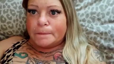 Snapshot of bigblueeyesmomma chatting on December 8, 11:19 pm Tiffany online show from December 8, 11:19 pm