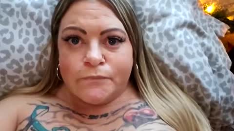 Snapshot of bigblueeyesmomma chatting on January 12, 11:04 pm Tiffany online show from January 12, 11:04 pm