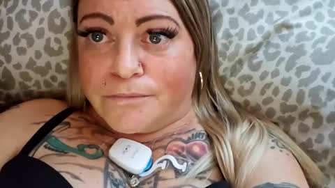 Snapshot of bigblueeyesmomma chatting on January 28, 11:50 pm Tiffany online show from January 28, 11:50 pm