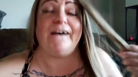 Snapshot of bigblueeyesmomma chatting on March 1, 12:28 am Tiffany online show from March 1, 12:28 am