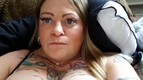 Snapshot of bigblueeyesmomma chatting on March 12, 9:24 pm Tiffany online show from March 12, 9:24 pm