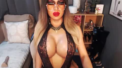 Loraine Cruz online show from February 24, 8:36 pm