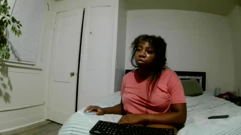Snapshot of bigboobs_bouncin chatting on August 4, 3:10 am Ashley online show from August 4, 3:10 am
