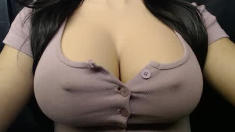 Snapshot of bigboobs_ivy chatting on October 15, 7:14 pm Ivy online show from October 15, 7:14 pm