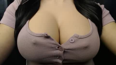 Snapshot of bigboobs_ivy chatting on October 16, 9:38 pm Ivy online show from October 16, 9:38 pm