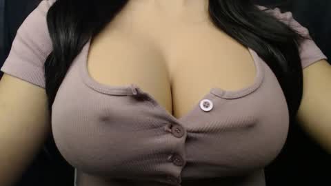 Snapshot of bigboobs_ivy chatting on October 17, 6:43 pm Ivy online show from October 17, 6:43 pm