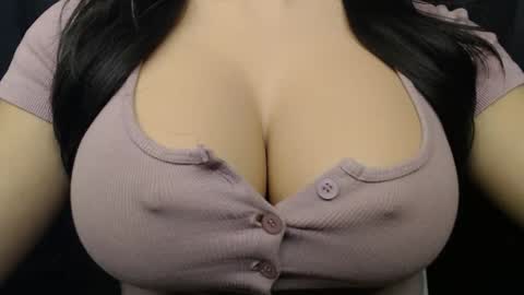 Snapshot of bigboobs_ivy chatting on October 22, 1:28 am Ivy online show from October 22, 1:28 am