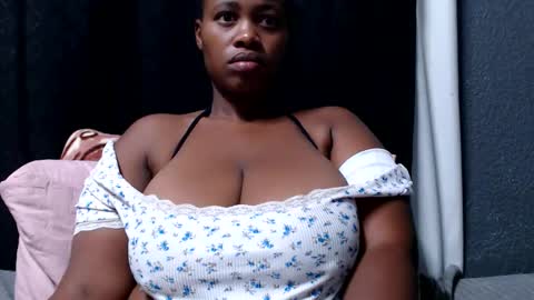 Snapshot of bigboobsbitchx chatting on May 31, 6:42 pm bigboobsbitchx online show from May 31, 6:42 pm