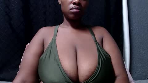 Snapshot of bigboobsbitchx chatting on June 1, 4:52 pm bigboobsbitchx online show from June 1, 4:52 pm