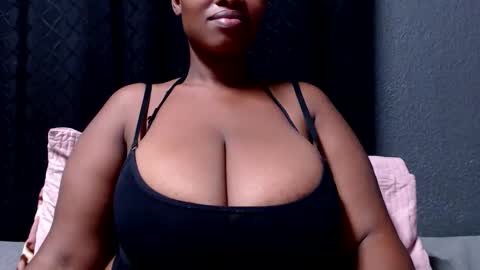 Snapshot of bigboobsbitchx chatting on June 2, 5:37 pm bigboobsbitchx online show from June 2, 5:37 pm