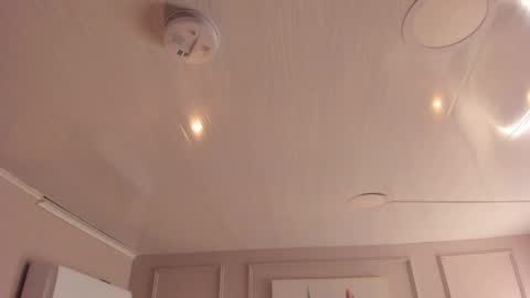   online show from March 31, 10:04 am