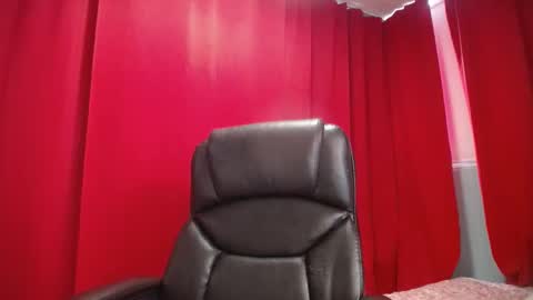 Snapshot of bigboobsstacy chatting on September 22, 11:23 am LaraFire online show from September 22, 11:23 am