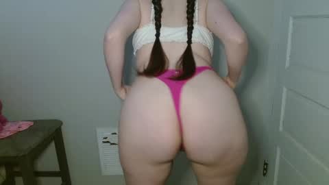 Isabella online show from November 18, 1:15 pm