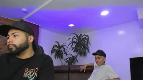 Snapshot of bigbros18 chatting on December 14, 1:16 pm MOD ramon My team is mickey and roman online show from December 14, 1:16 pm