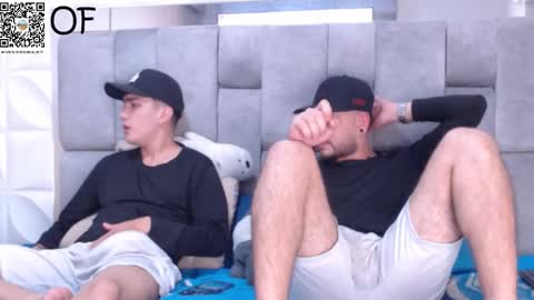 Snapshot of bigcock_couplexxx chatting on October 28, 2:04 am DAVID and JUAN online show from October 28, 2:04 am