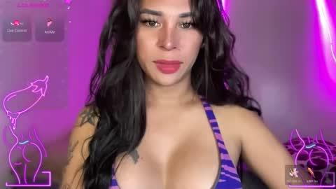 Snapshot of bigcockamanda23 chatting on December 4, 4:11 am queen amanda online show from December 4, 4:11 am