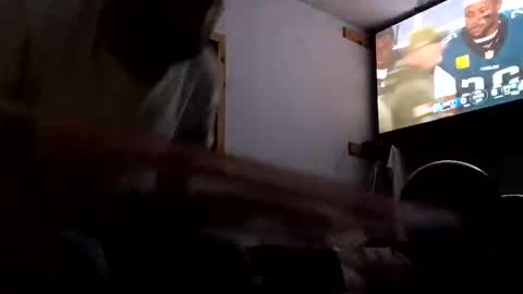 Snapshot of bigdbandit833242 chatting on November 17, 2:28 am bigdbandit833242 online show from November 17, 2:28 am