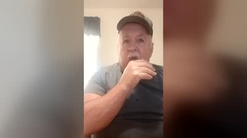 Snapshot of bigeoo76 chatting on July 26, 8:49 pm bigeoo76 online show from July 26, 8:49 pm