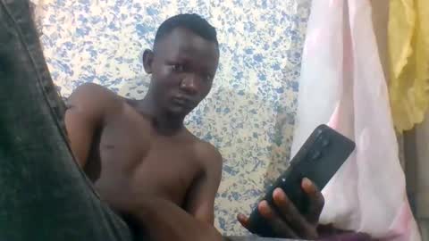 Snapshot of bigfeet9999 chatting on November 23, 6:24 am Ask in pvt online show from November 23, 6:24 am